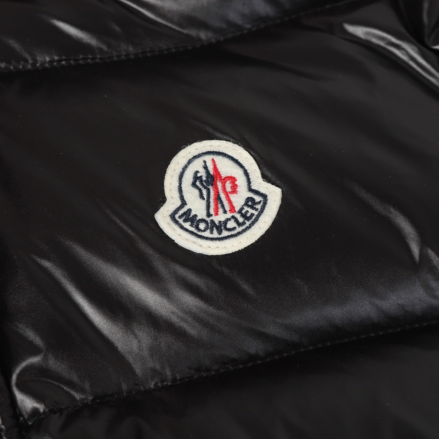 Moncler Smanicato Uomo Nero Lucido con Cappuccio Removibile