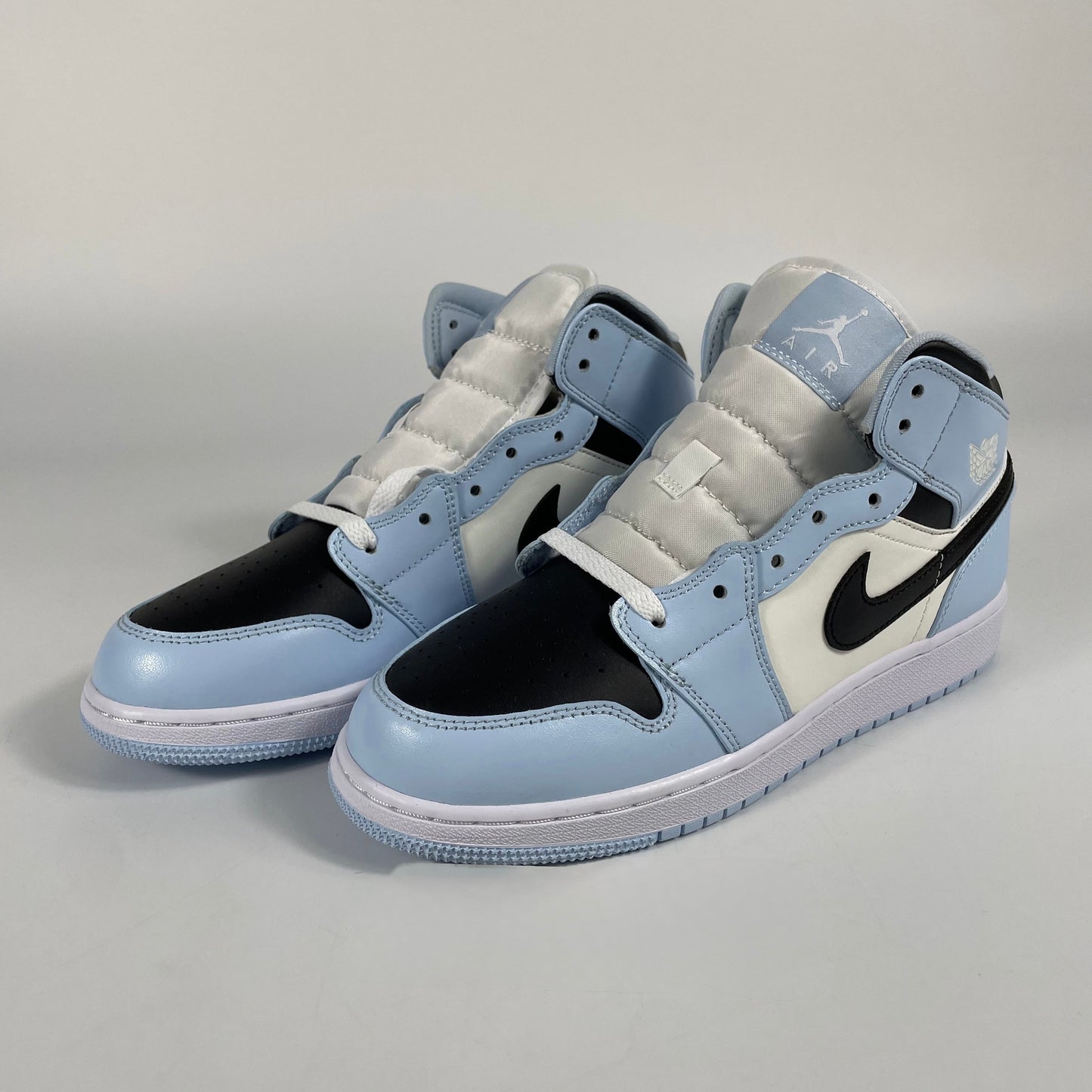 Air Jordan 1 Retro High OG “UNC Toe” sneakers university blue nero bianco