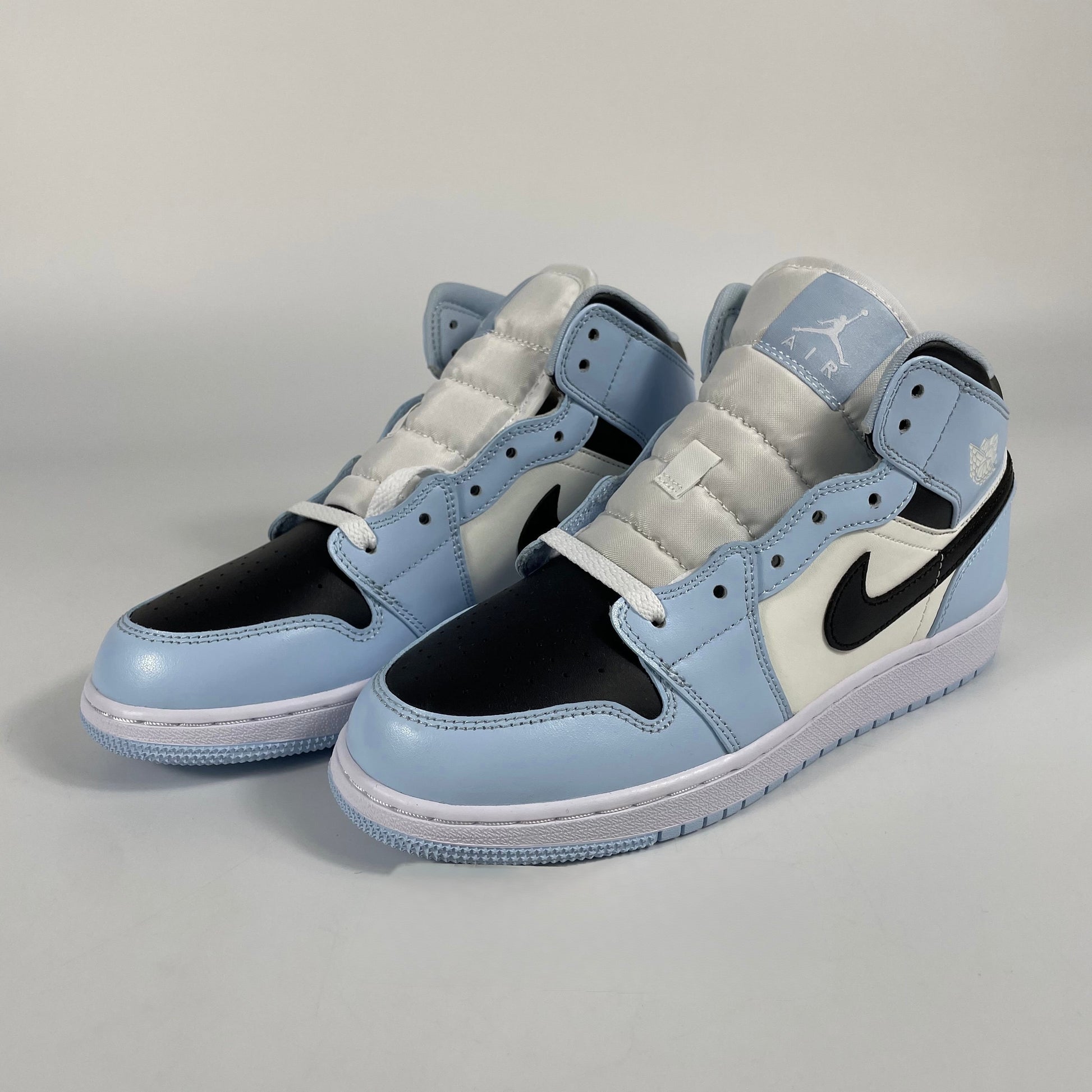 Air Jordan 1 Retro High OG “UNC Toe” sneakers university blue nero bianco