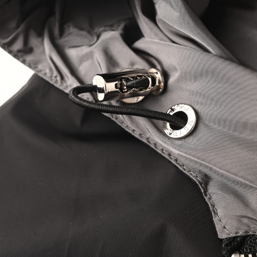 Prada Giacca con Cappuccio e Logo Triangolo