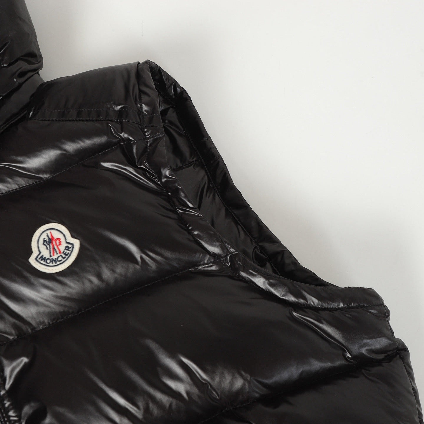 Moncler Smanicato Uomo Nero Lucido con Cappuccio Removibile