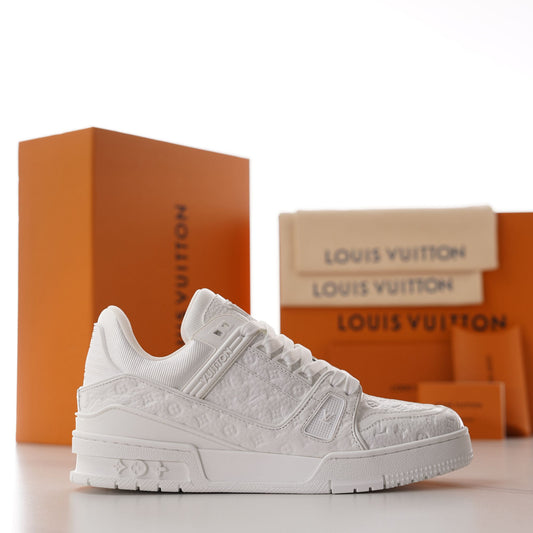 Trainer Low – Total White in Pelle Monogram Embossed
