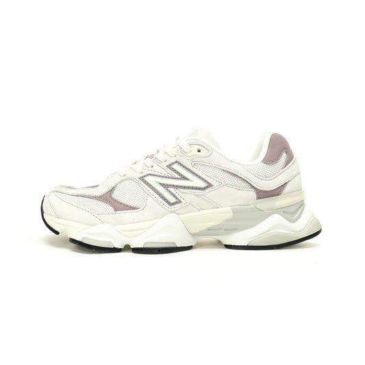 New Balance 9060 sneaker beige rosa con logo N laterale